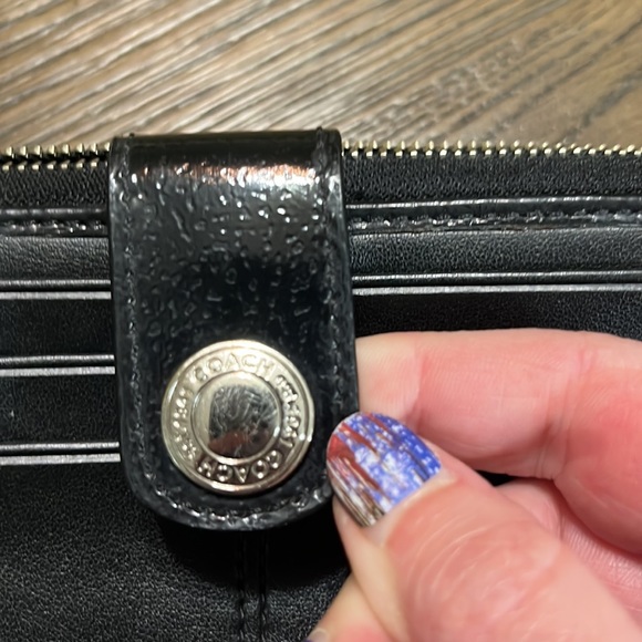 Coach wallet. Used once. Great condition - Picture 5 of 6